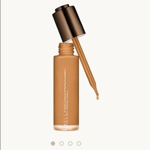 Becca Aqua luminous foundation